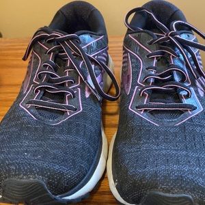 Woman’s Brooks Ghost 12 Tennis Shoes